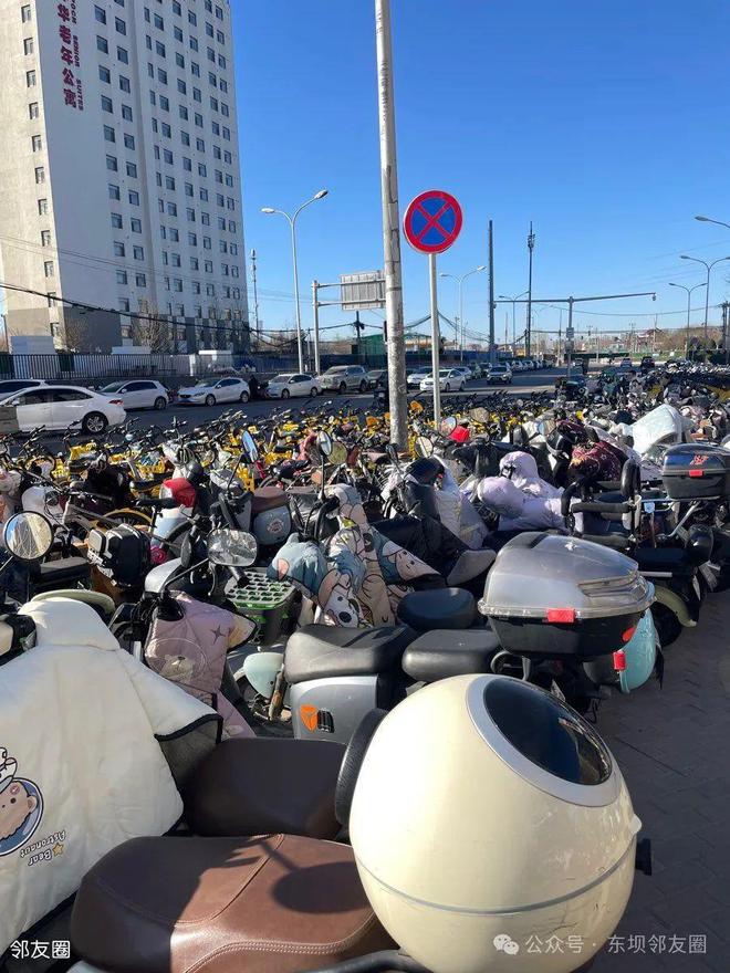 城乡结合部”气质？居民们吵翻了！凯发k8登录地铁也拯救不了东坝“(图2)