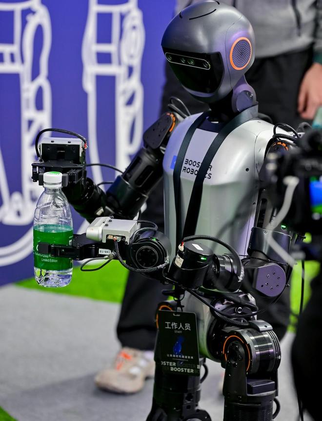 026年接入设备达十万台以上|硬氪首发清华系具身大脑公司获近亿元融资预计2(图3) 026年接入设备达十万台以上|硬氪首发清华系具身大脑公司获近亿元融资预计2(图3)